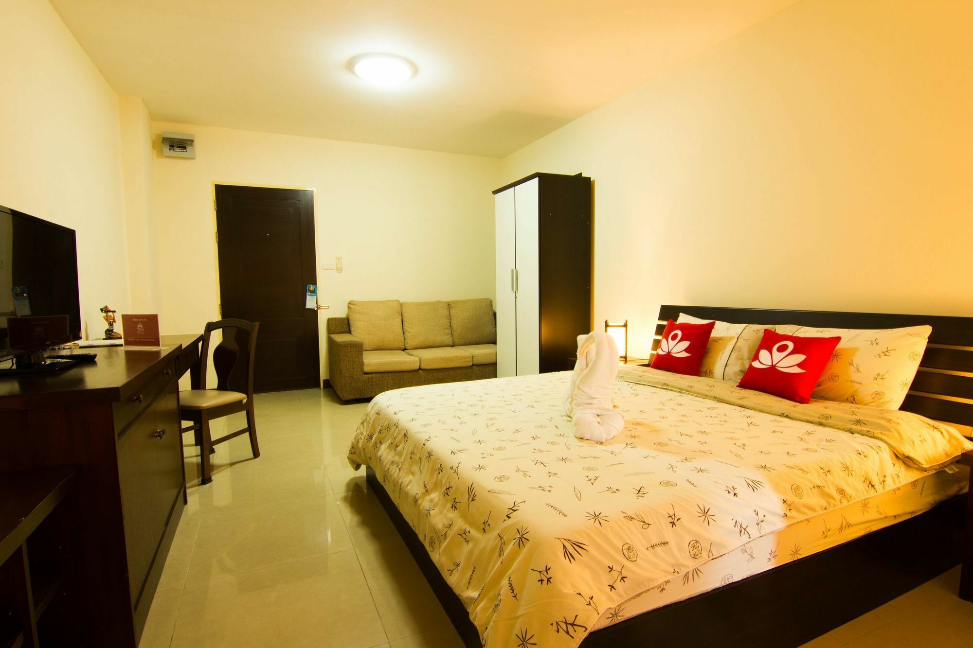 Zen Rooms Sukhumvit 81 Бангкок Экстерьер фото